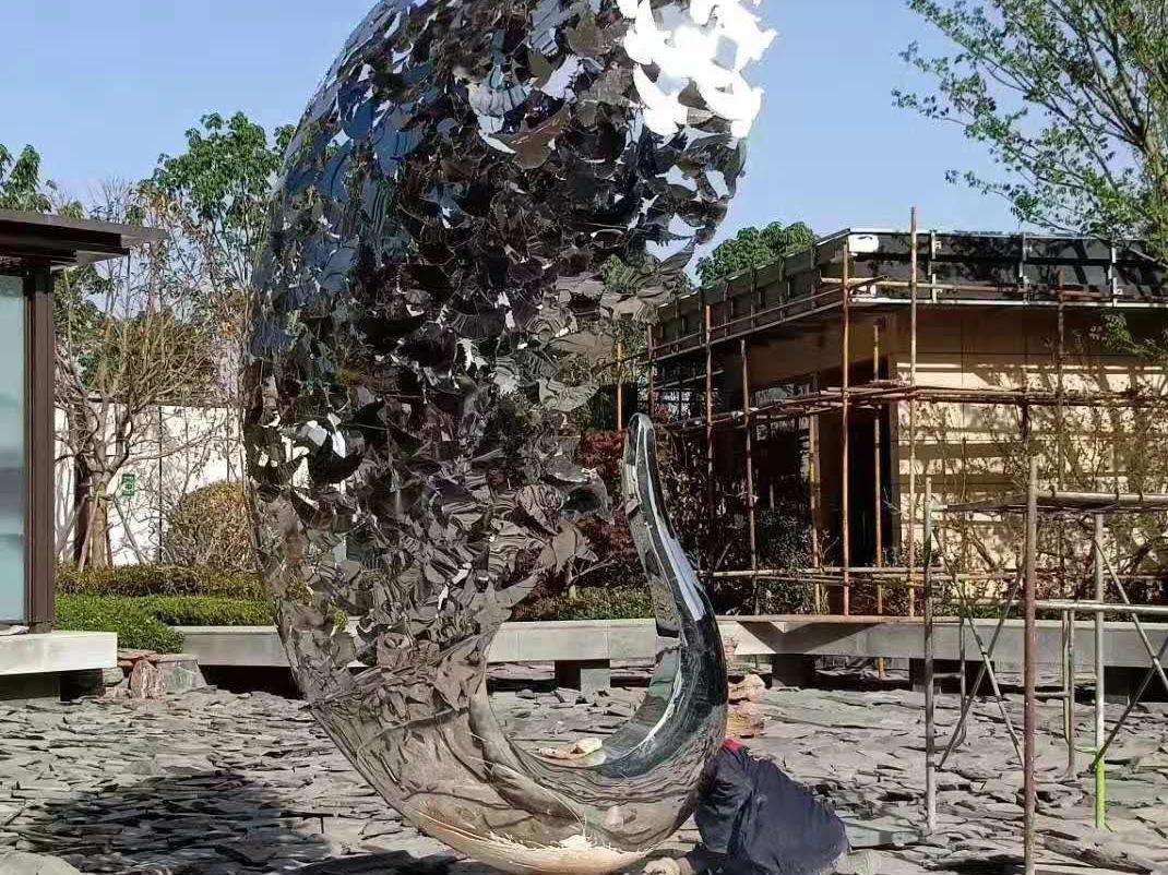 園（yuán）林不鏽鋼孔雀雕塑