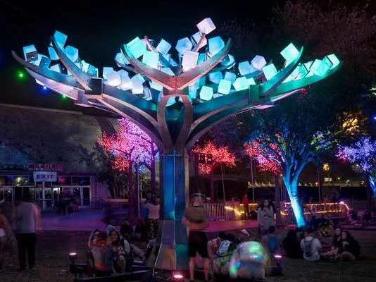 大樹不鏽鋼雕塑