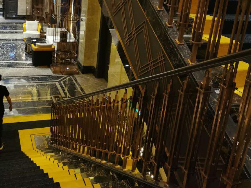 豪（háo）華（huá）飯店不鏽鋼樓（lóu）梯扶手