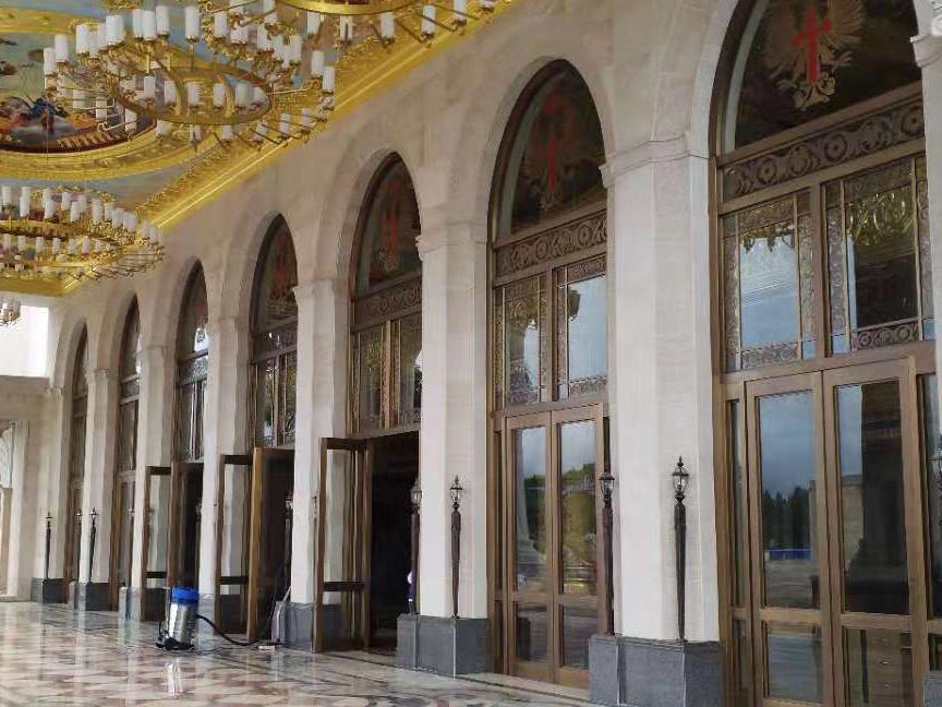 玻璃（lí）銅藝門