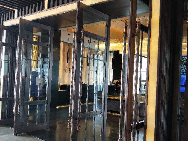 星級酒店不（bú）鏽鋼玻璃大（dà）門