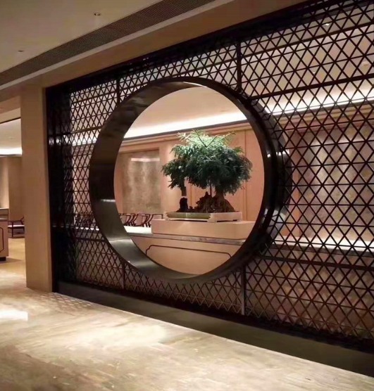 不鏽鋼屏風生產廠家也要不斷進步才有發展的空間