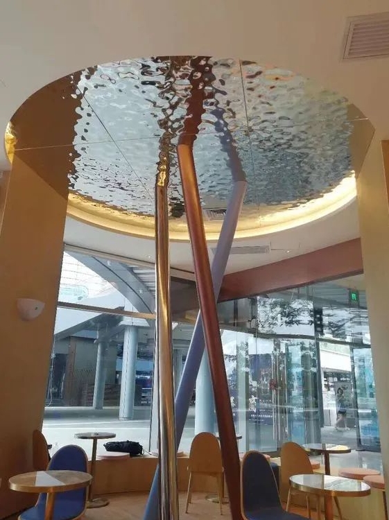 不（bú）鏽（xiù）鋼裝飾——水波紋吊頂