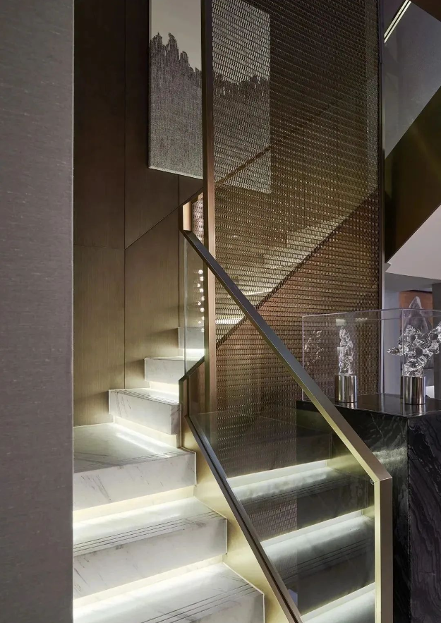 複古魅（mèi）力與現代功能：仿古銅色不鏽鋼板的裝飾藝（yì）術