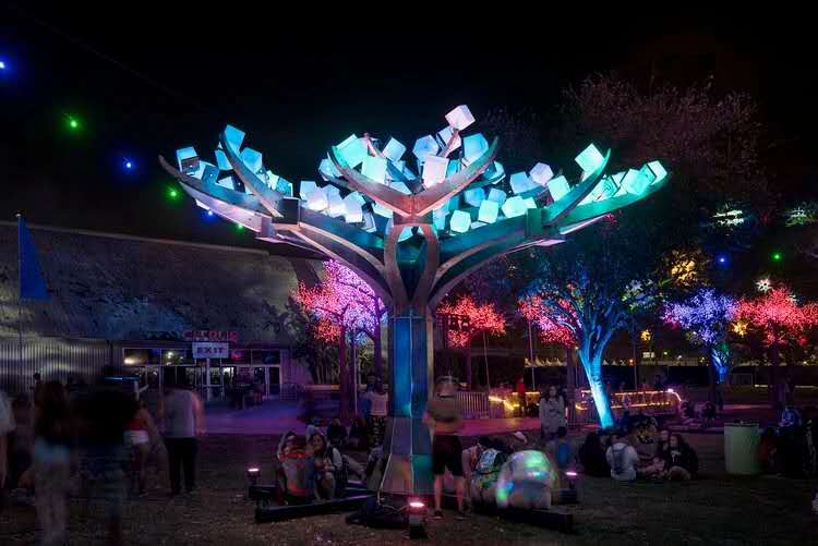 大樹不鏽鋼雕塑(sù) 大樹不鏽鋼雕塑