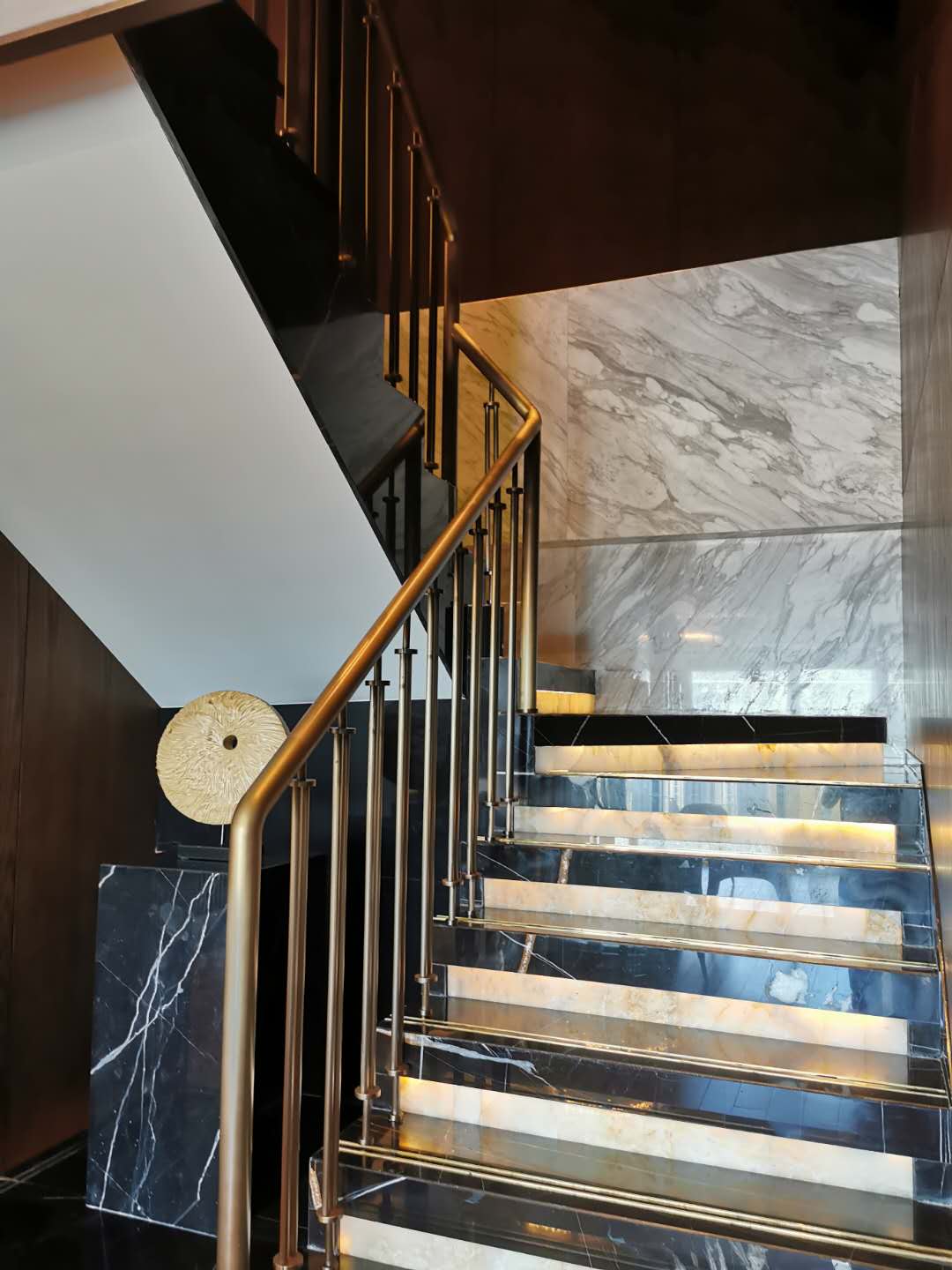 高檔別墅不鏽鋼樓梯扶(fú)手 高檔別墅不鏽鋼樓梯扶手