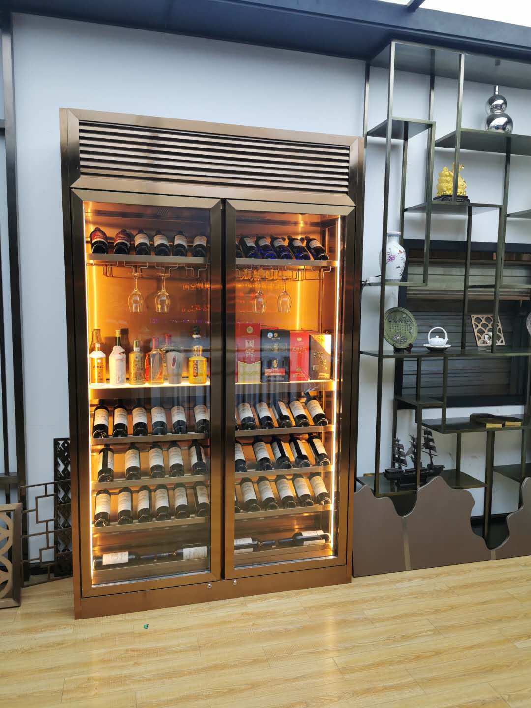 家用高（gāo）檔不鏽鋼（gāng）酒櫃