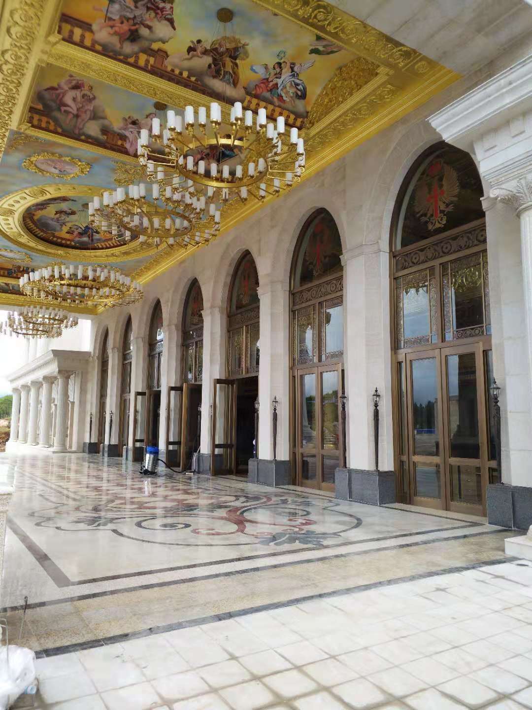 玻璃銅（tóng）藝門