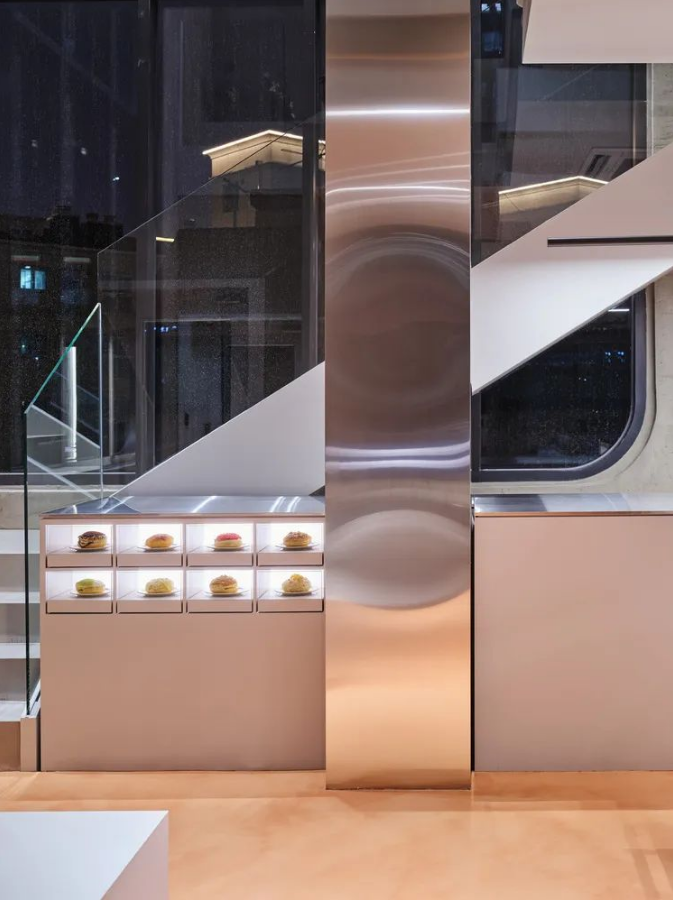 空間敘述 | 銀色為主的不鏽鋼裝飾 空間敘述 | 銀色為主的不鏽鋼裝飾