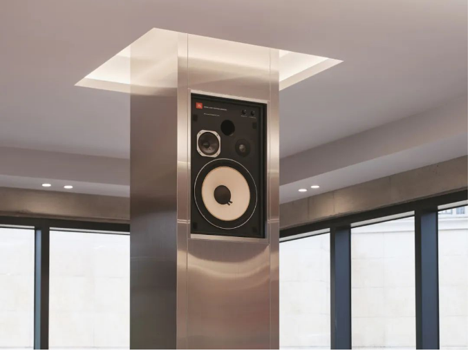 空間敘述 | 銀色為主的不(bú)鏽鋼裝(zhuāng)飾 空間敘述 | 銀色為主的不鏽鋼裝(zhuāng)飾