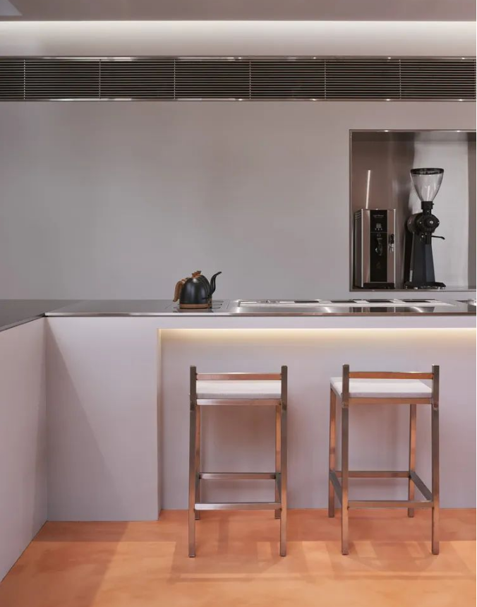 空間敘述 | 銀色為主的不鏽鋼裝飾 空間(jiān)敘述 | 銀色為主的不鏽鋼裝飾