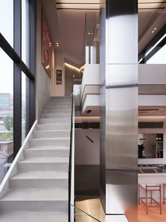 空間敘述 | 銀色為主的不鏽鋼裝飾 空間敘(xù)述 | 銀色為(wéi)主的不鏽鋼裝飾